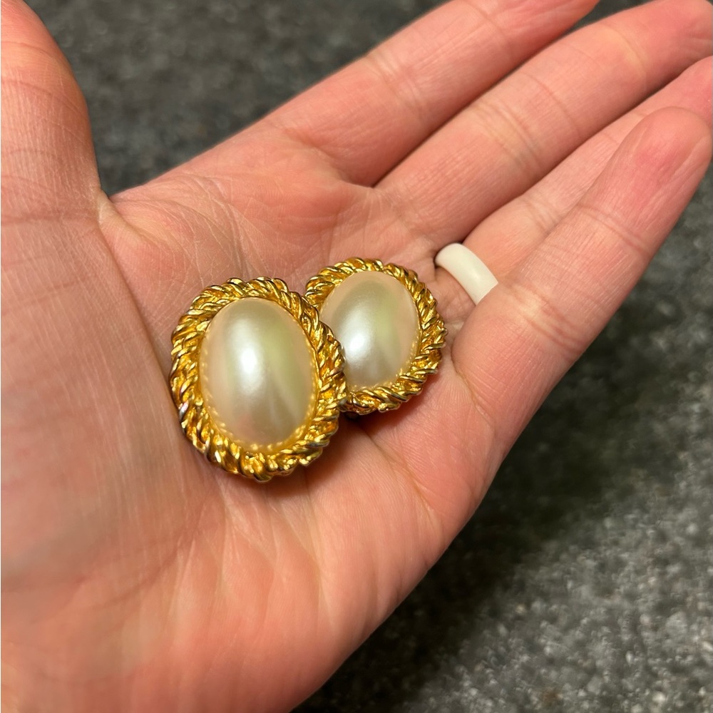 Women’s pearl-like earrings - Picture 2 of 5